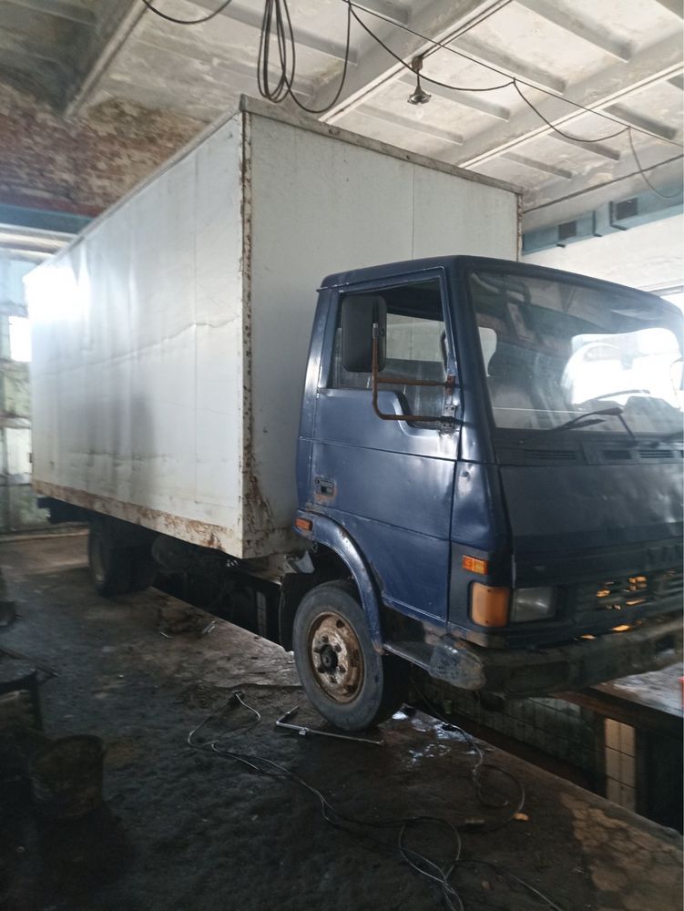 Продам вантажівку TATA