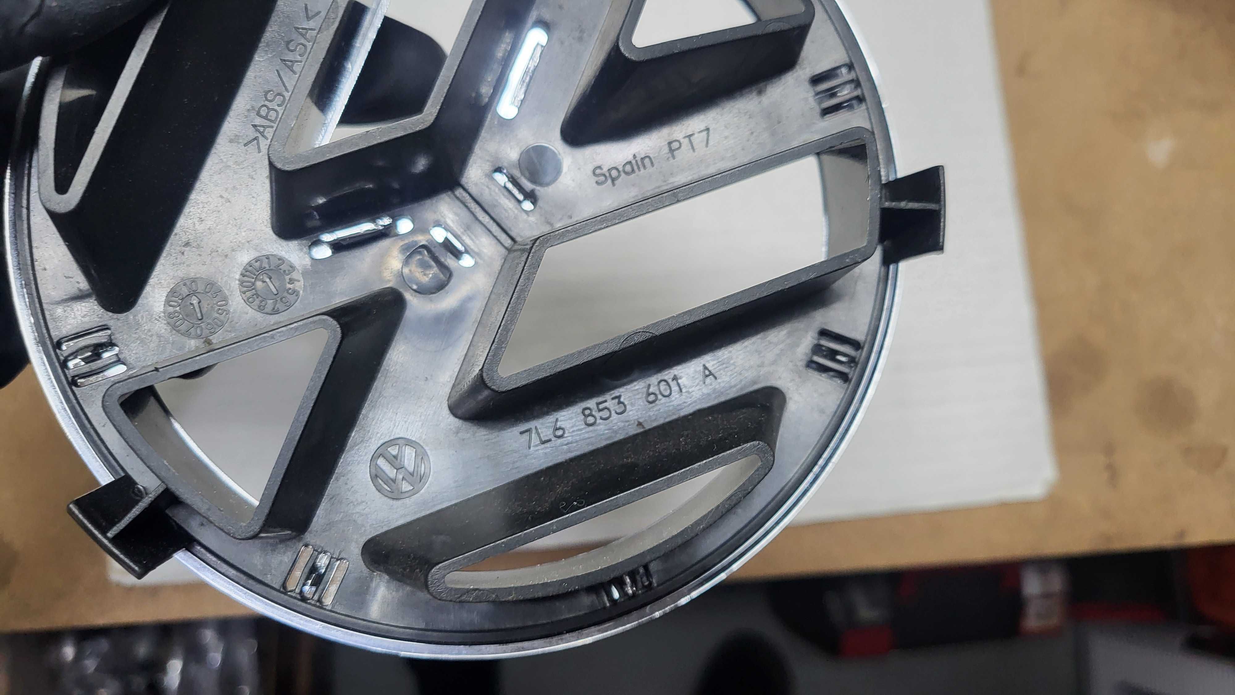 Emblemat Znaczek Logo VW PRZÓD do Atrapy GRILLA Touareg 7L6 LIFT