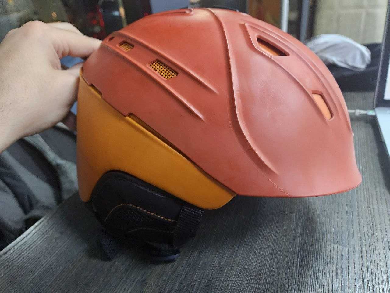 Горнолыжний шлем UVEX