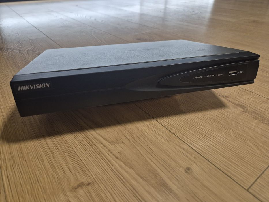 Hikvision DS-7604NI-K1/4P(B) monitoring rejestrator 4 kanały PoE