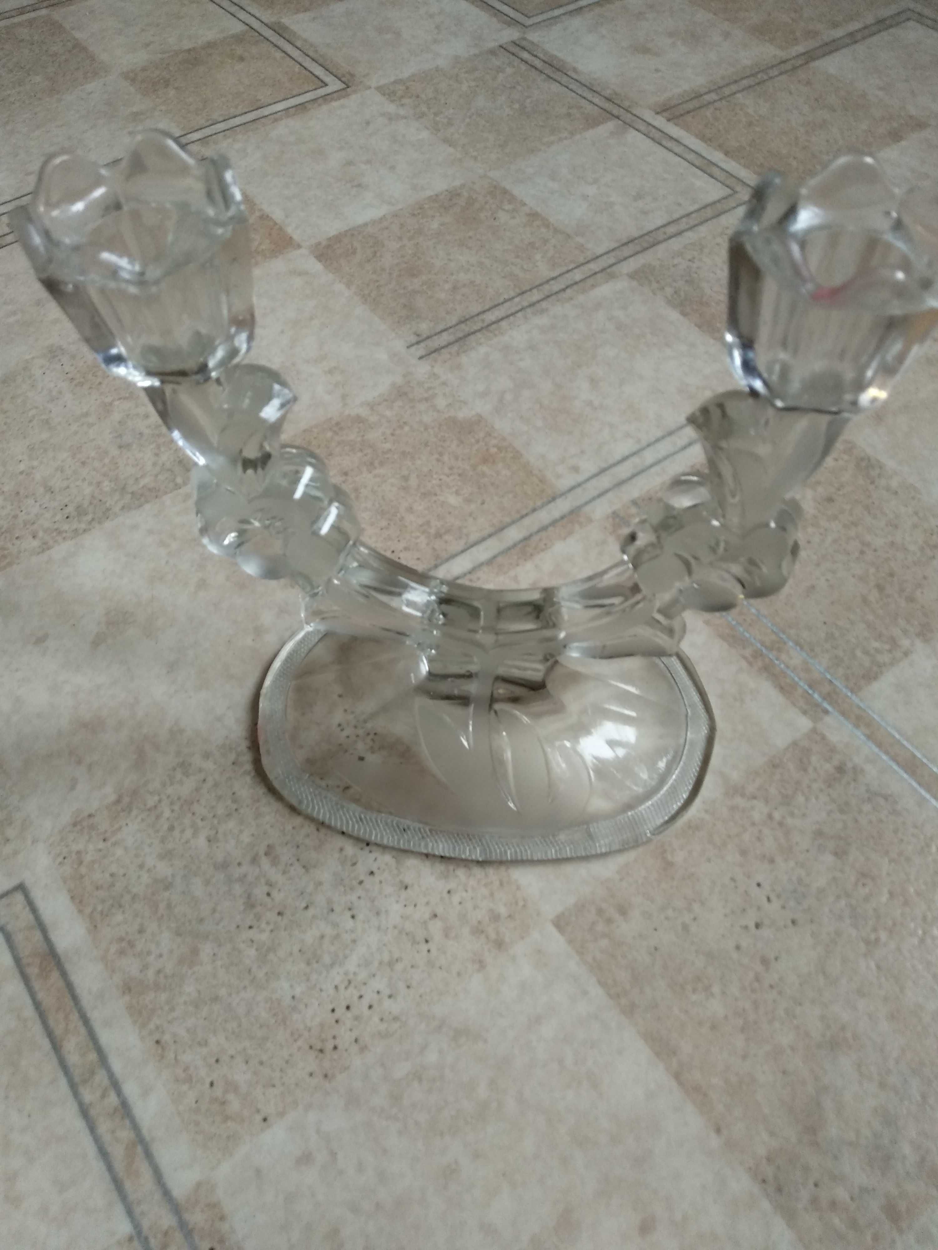Świecznik dwuramienny szklany