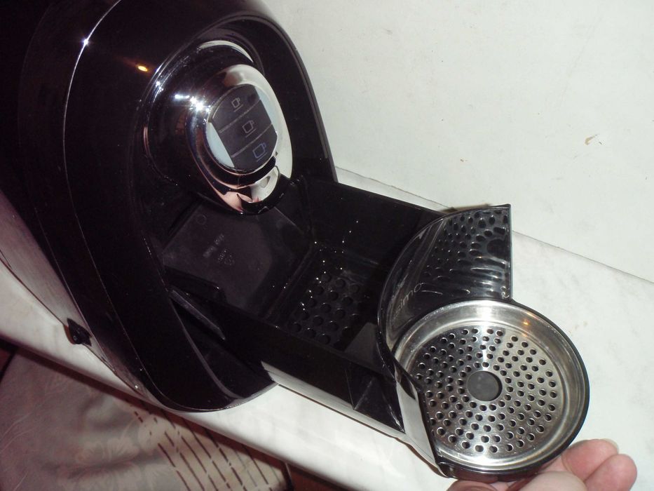 Ekspres Tchibo na kapsułki Cafissimo - czarny , sprawny, kompletny