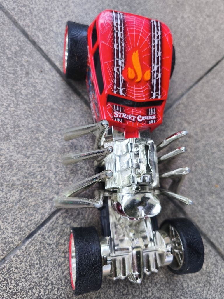 Samochód pająk Hot Wheels i interaktywny pojazd Niko