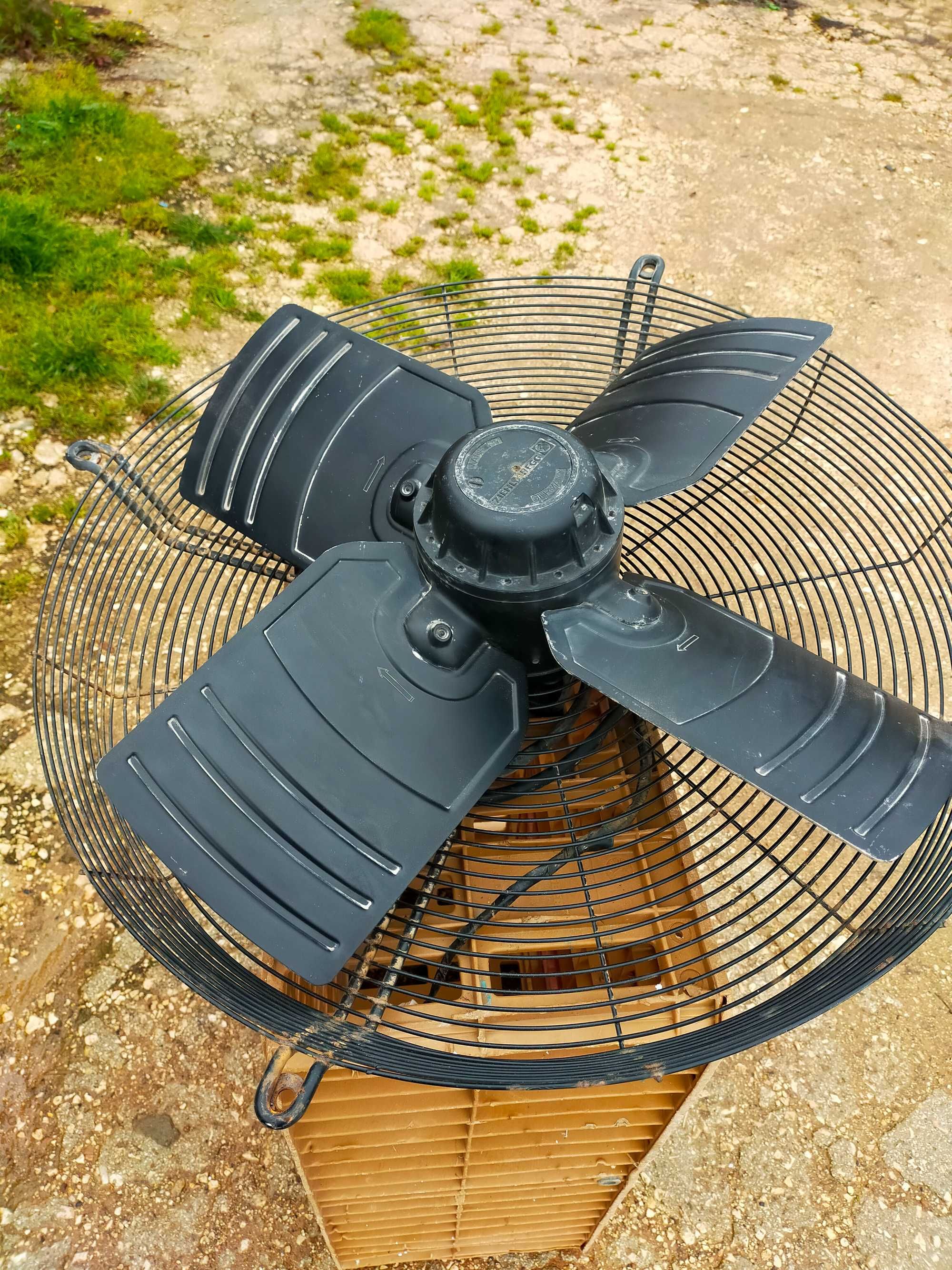 Ventilador axial monofásico.