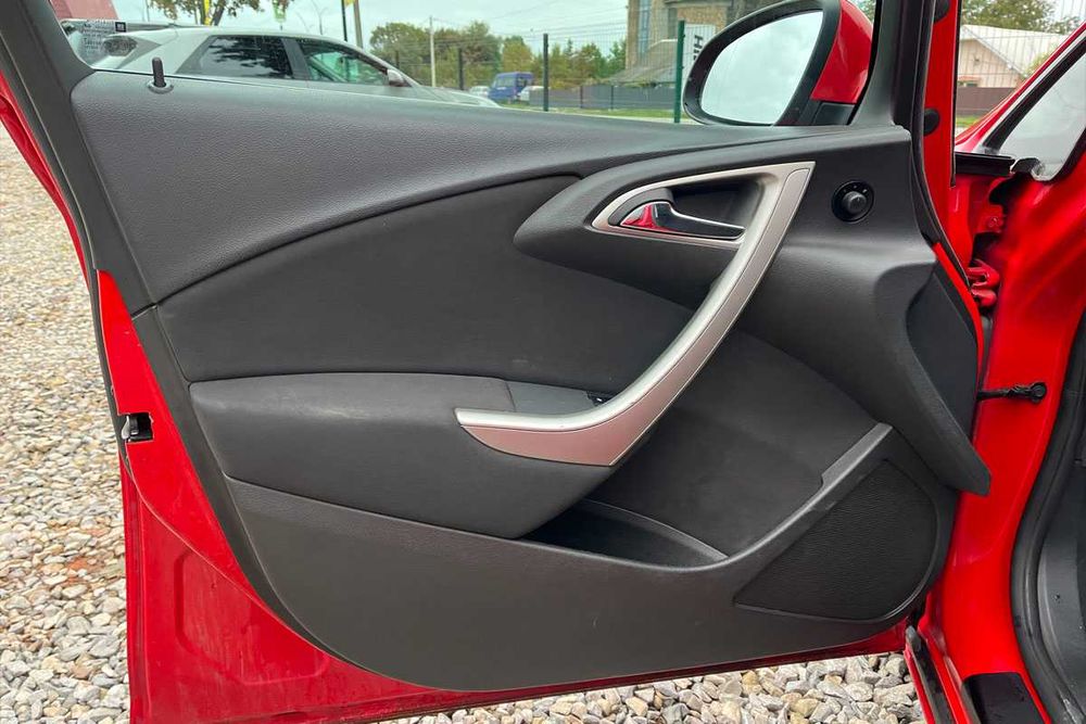 Opel Astra 2011 року