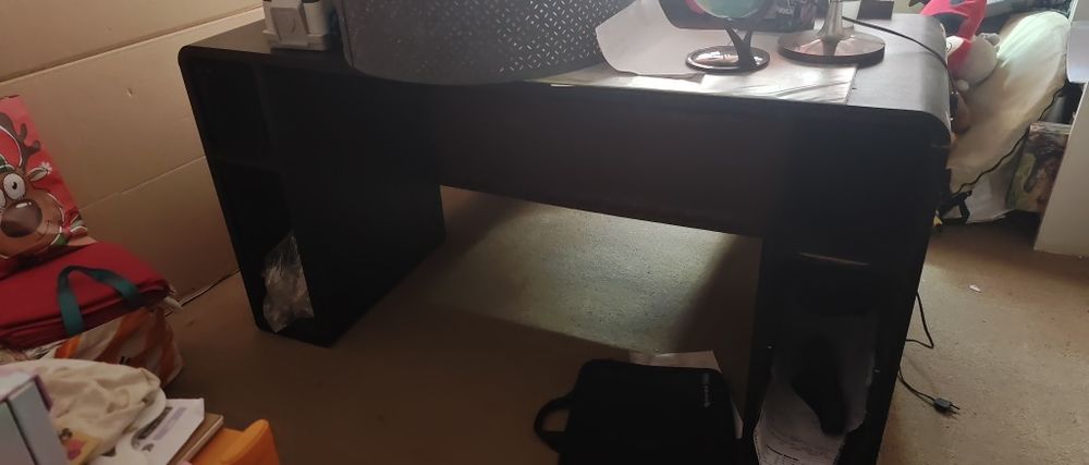 Secretaria grande preta