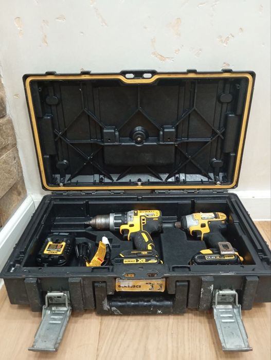 Продам акамуляторний інструмент Dewalt !!!