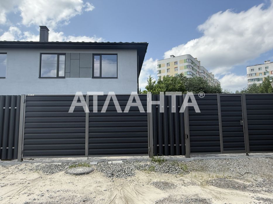 Продаж квадрексу в центрі Вишневого. Богдана Хмельницького.