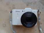 Nikon 1 V1 bialy
