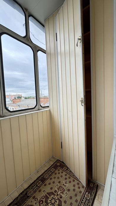 Продаж 3к поруч з центром міста . Міська лікарня