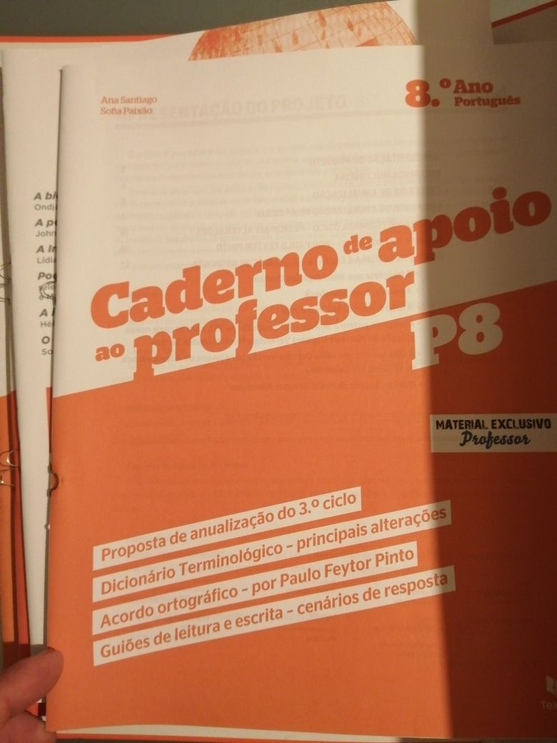 P8 - Português - 8º ano Manual Caderno de atividades Dossier do Prof.