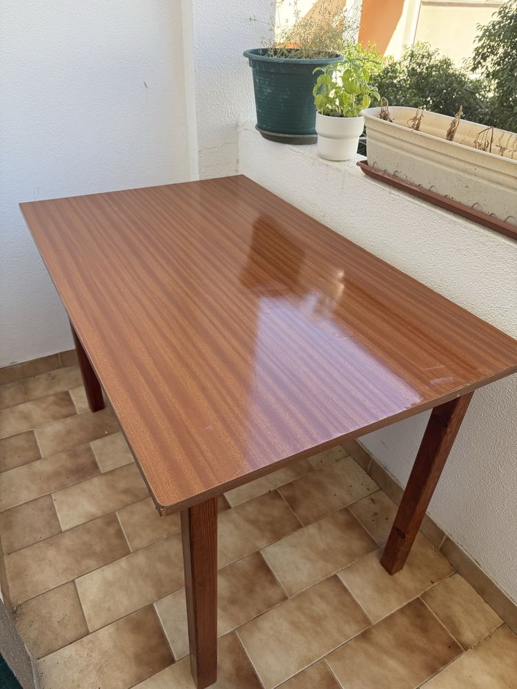 Mesa madeira de lei