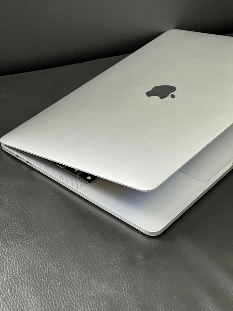 Macbook pro m1 8gb 256ssd чудовий стан з гарантією