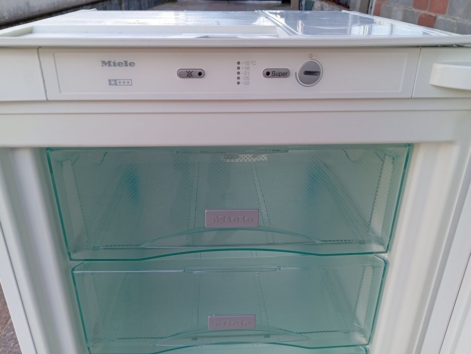 Морозильна камера Miele F 9212 під забудову 87см з Німеччини гарантія