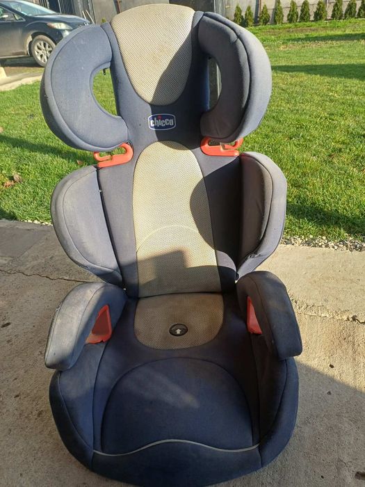 Дитяче авто крісло chicco
