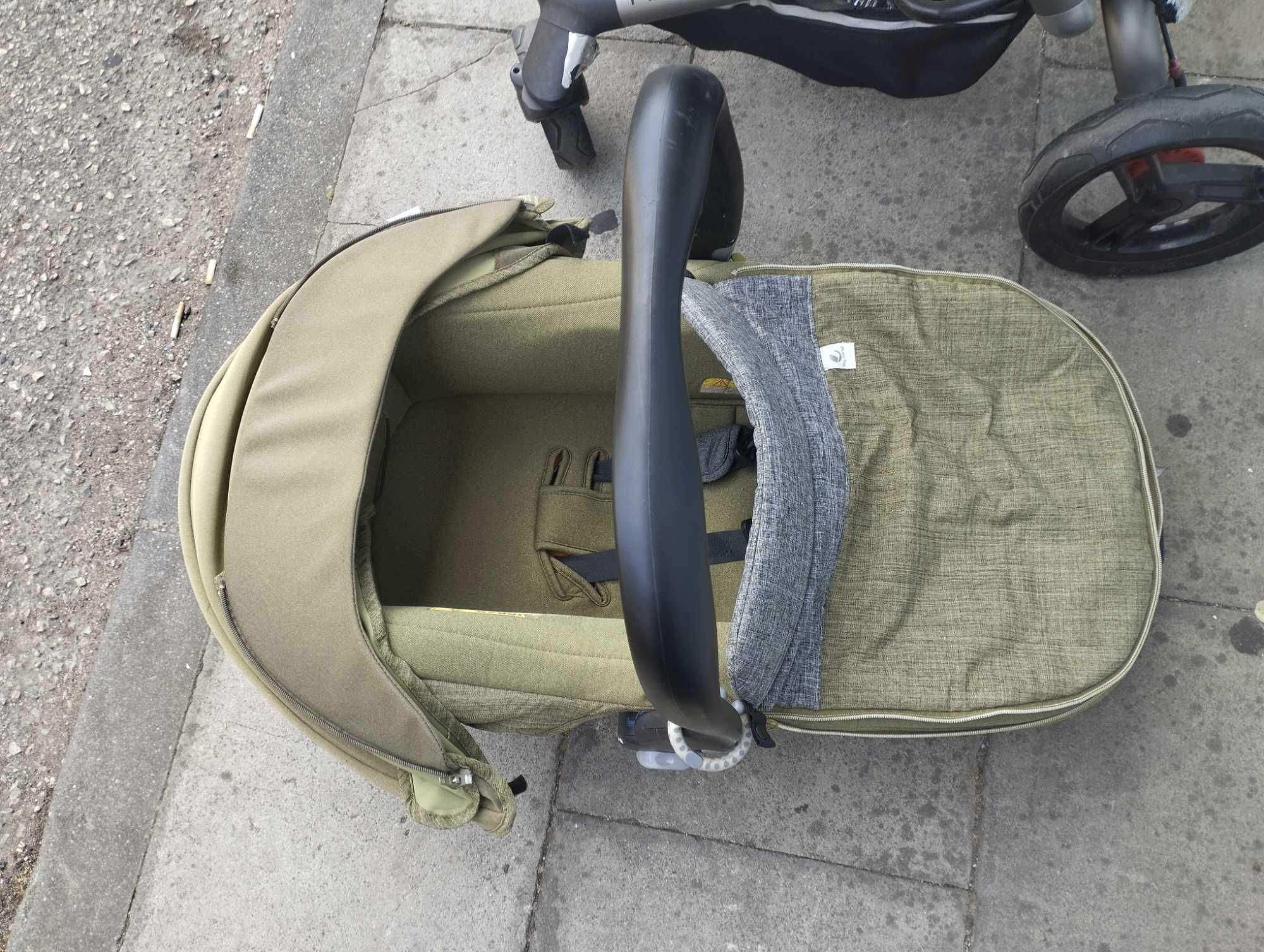 Carrinho bebé trio com isofix
