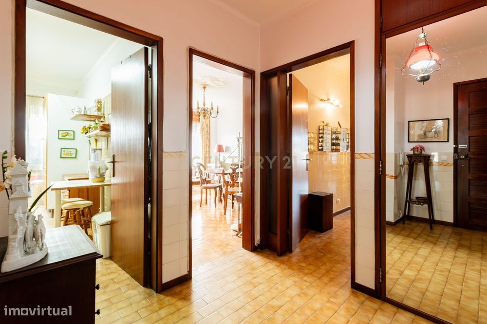 Apartamento T3 em prédio com elevador no Centro de Alcobaça