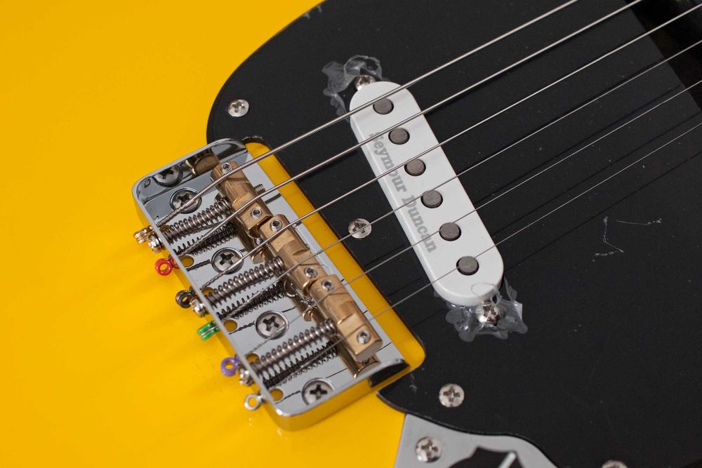 Squier FSR Mustang + Upgrades + Seymour Duncan Custom Flat Strat SSL-6