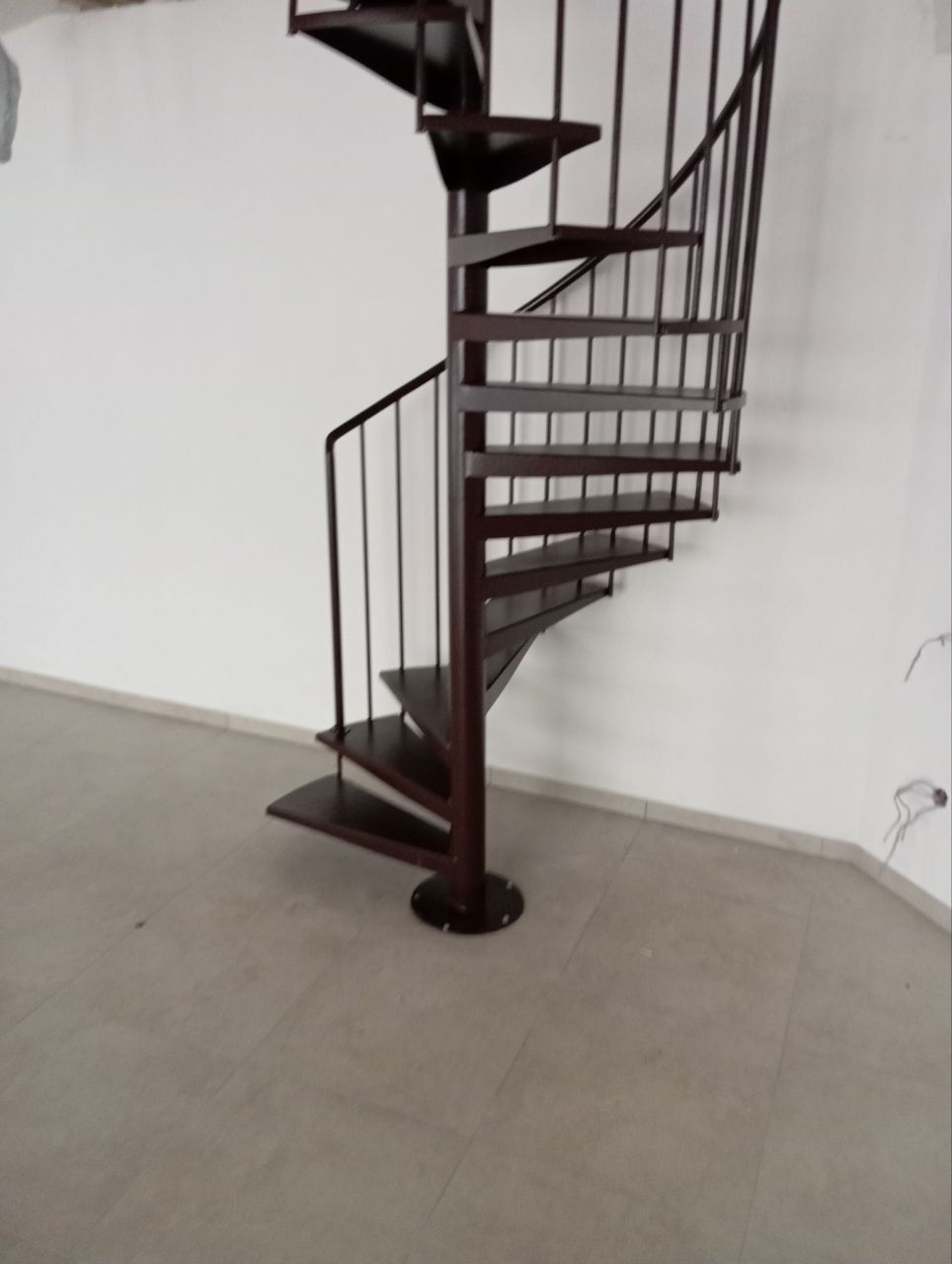 Гвинтові сходи лофт металевий каркас перила сходинки лестница драбина