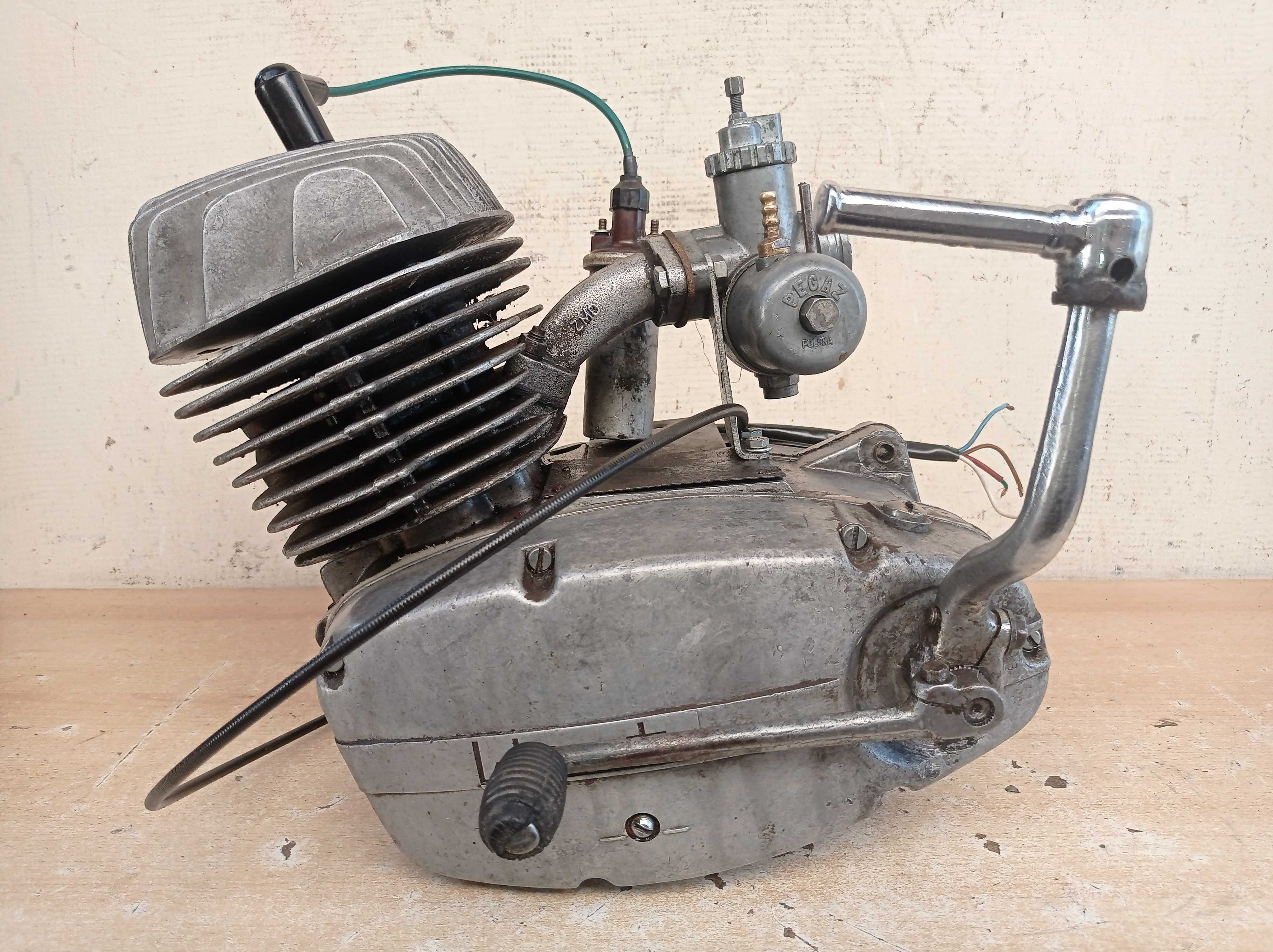 Silnik 175 W2 - Wiatr - NR 33736 - SHL Gazela - WSK M21W2 (czerw)