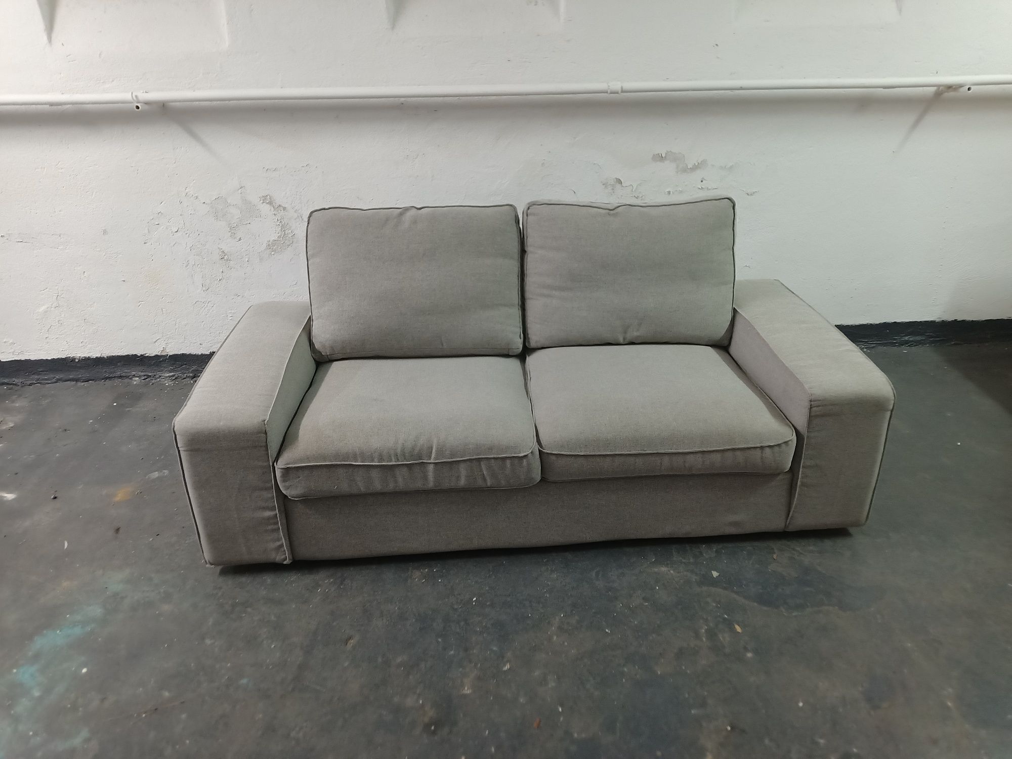 Sofa 2-osobowa IKEA Kivik - kanapa szara.