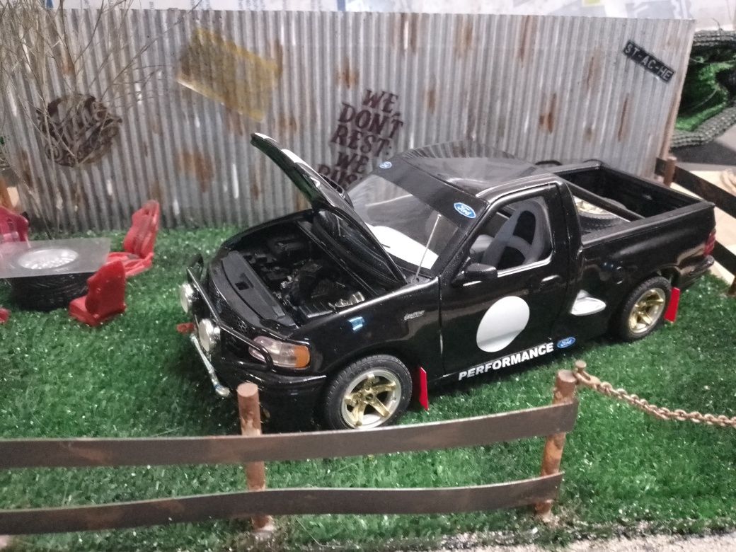 Miniatura Ford SVT f150