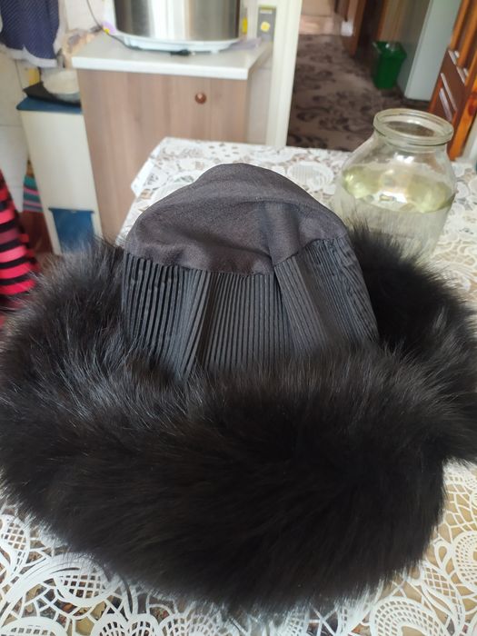 Шапка. Кожа с натуральным песцом.