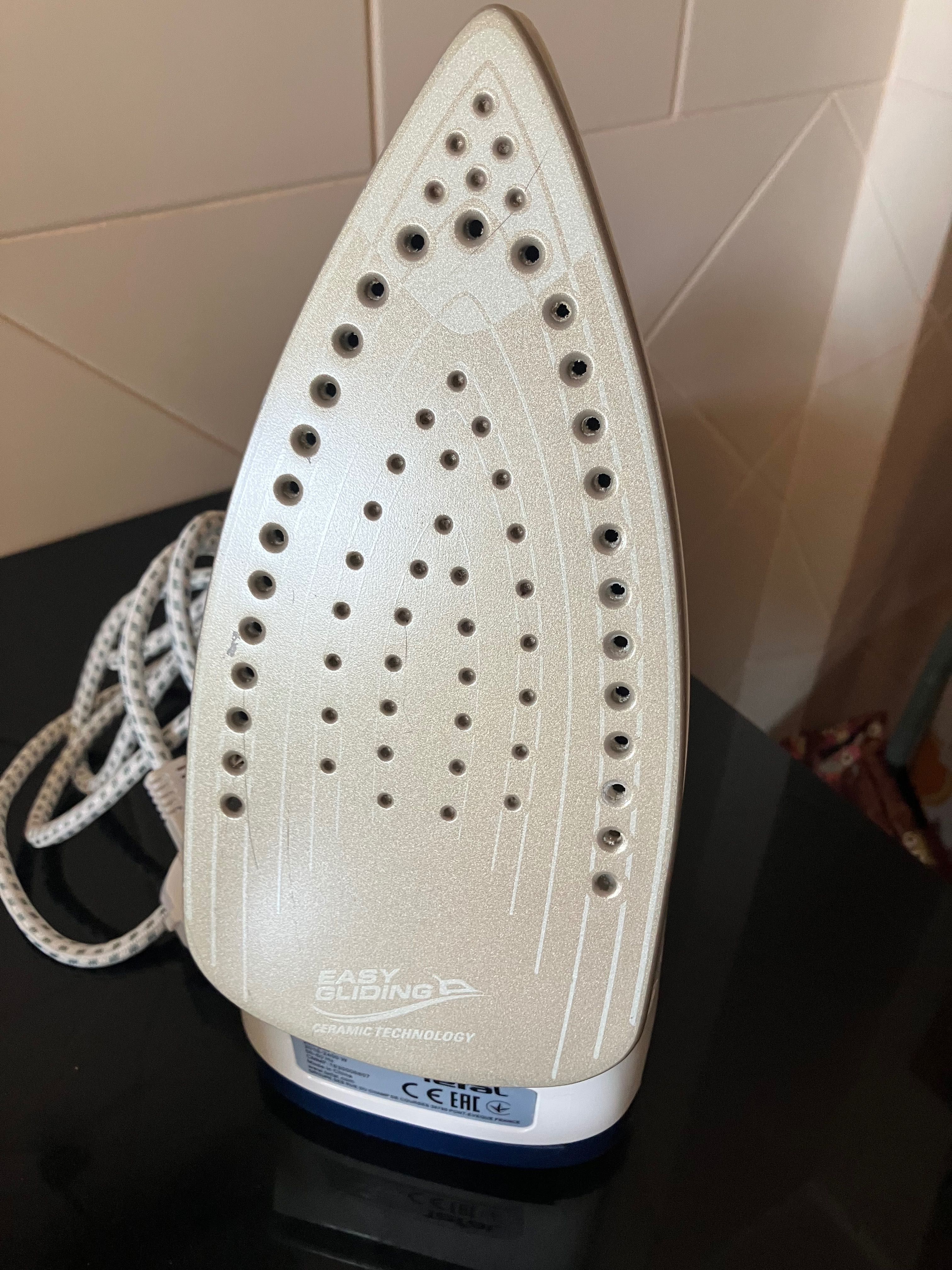 Ferro de engomar - Marca Tefal