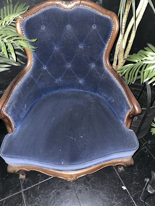 Poltrona Vintage em Veludo Azul