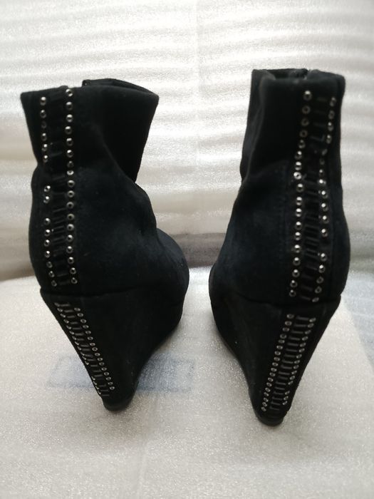 Продам полусапожки на танкеткі. Демісезонні.