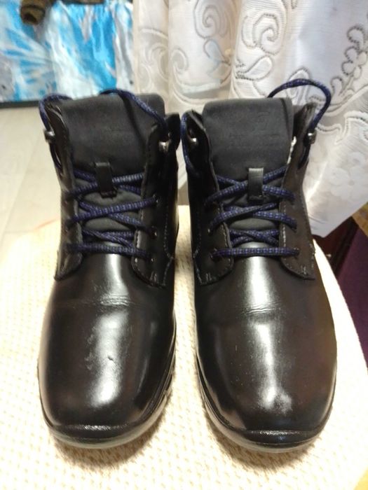 Продаются зимние ботинки