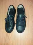 Sapatos de menino em pele