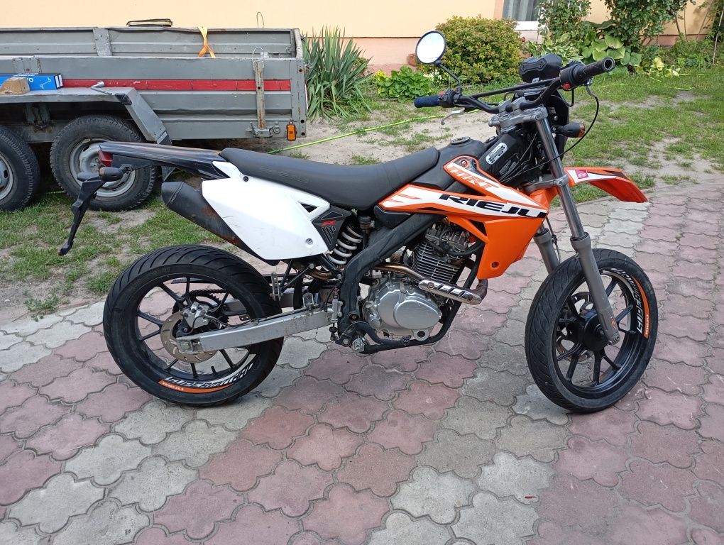 Rieju mrt 125 supermoto
