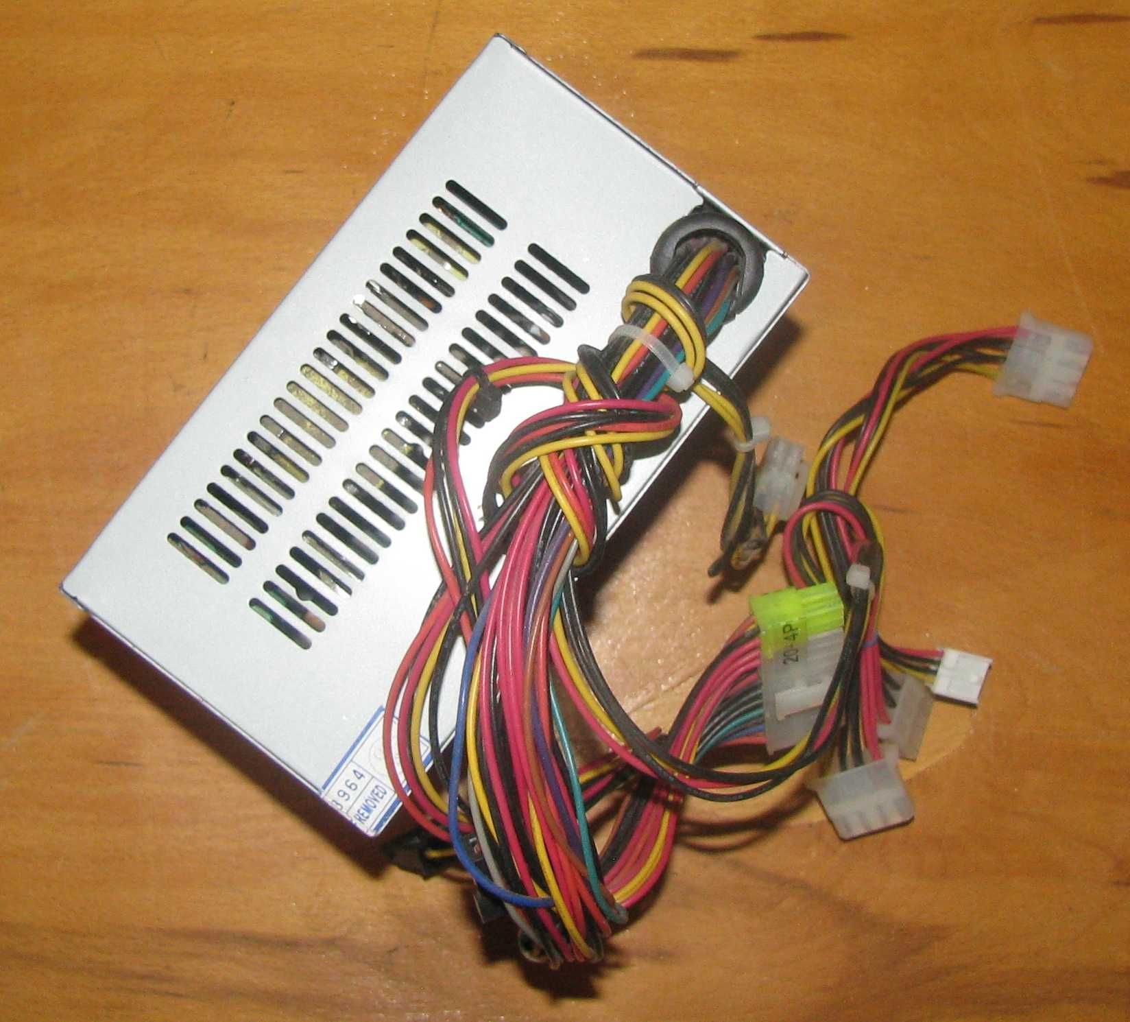 Блок питания на ПК Logic power ATX-400W б/у, рабочий.