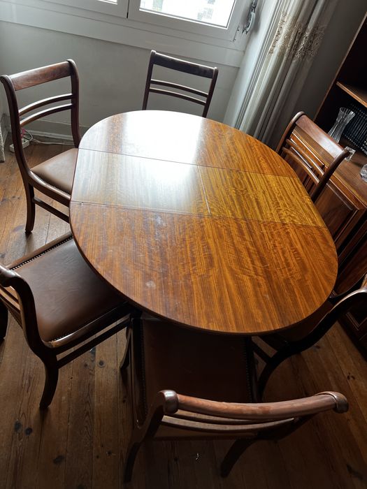 Mesa de sala com 6 cadeiras