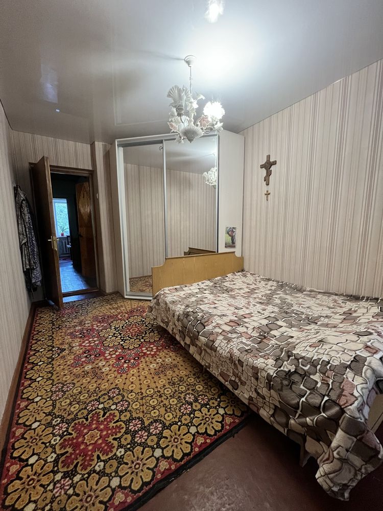 Продаю от хозяина Трехкомнатную квартиру чешка Соляные