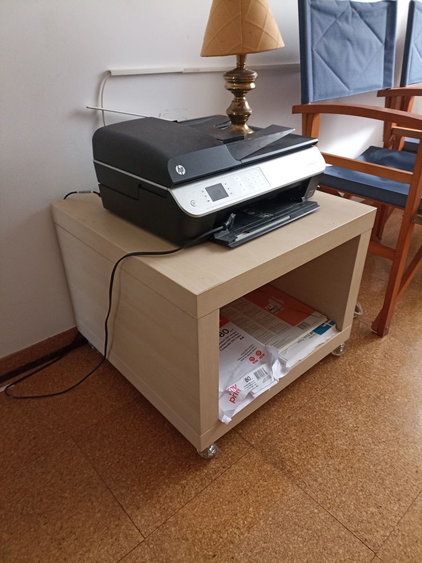 Mesa para colocar impressora