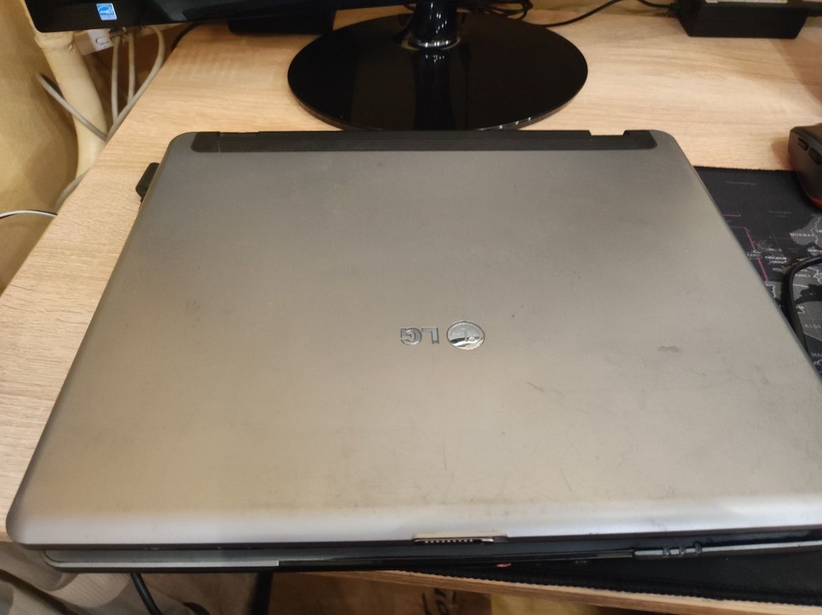 Продам ноутбук Lg k1 - 322DR
