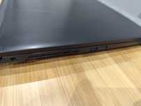laptop msi z podkładką i myszką