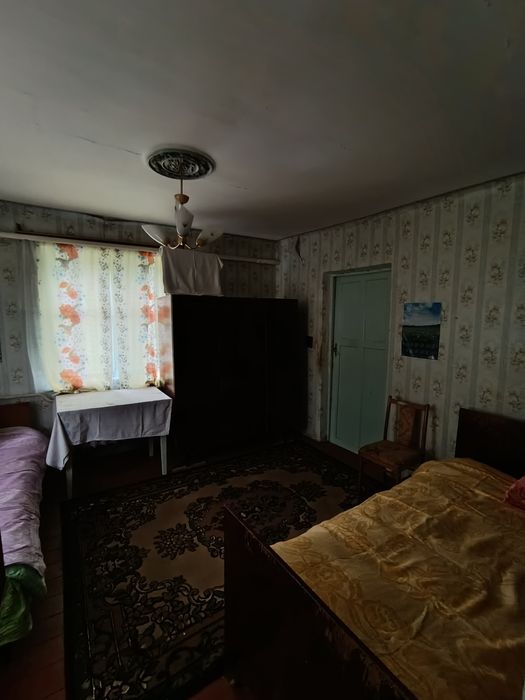 Будинок біля Нововолинська із землею під забудову