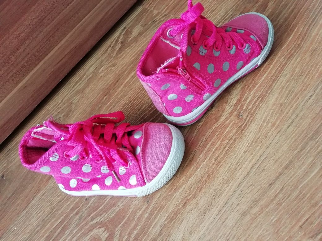 Sprzedam buty adidasy sandałki