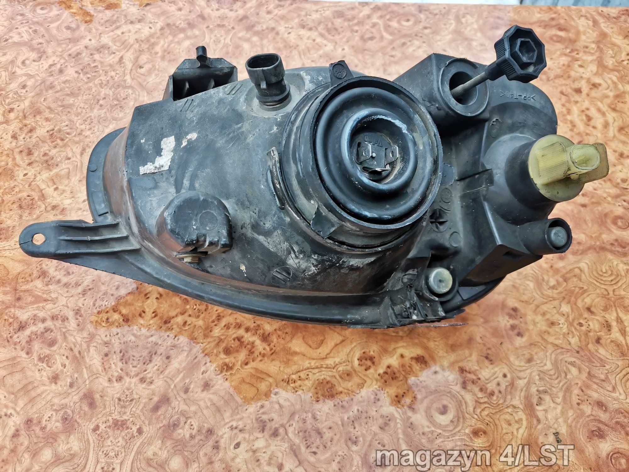 Opel Corsa B lampa lewy przód przednia lewa