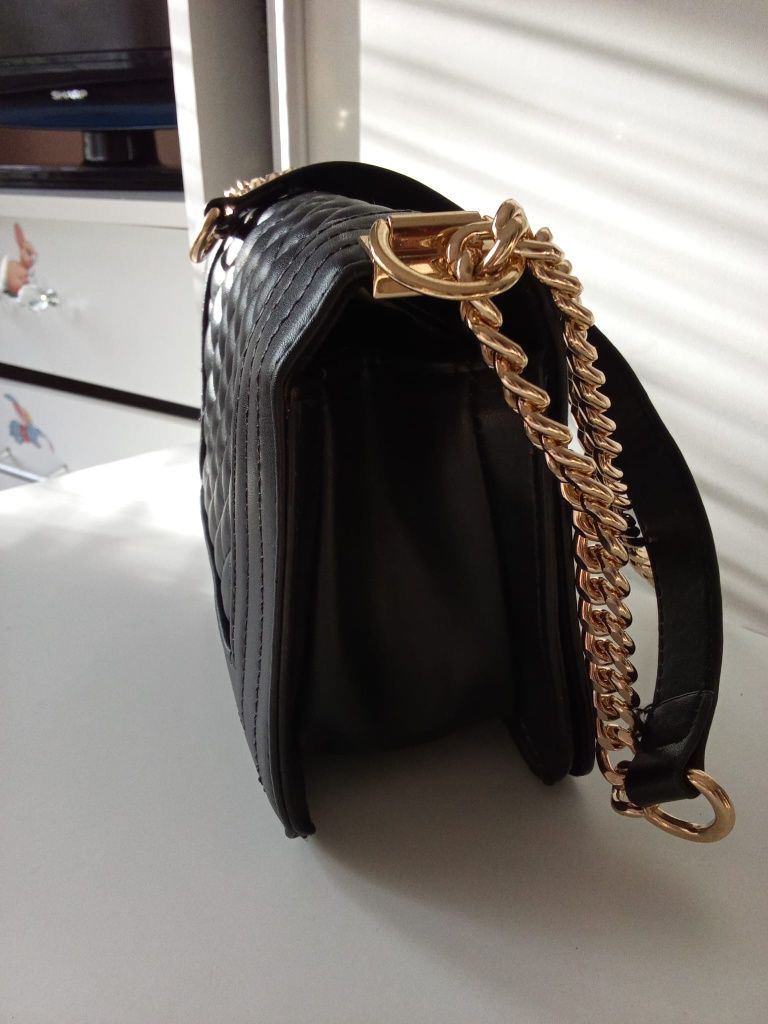Perfect vintage  retro leather cross body bag Chanel great condition
