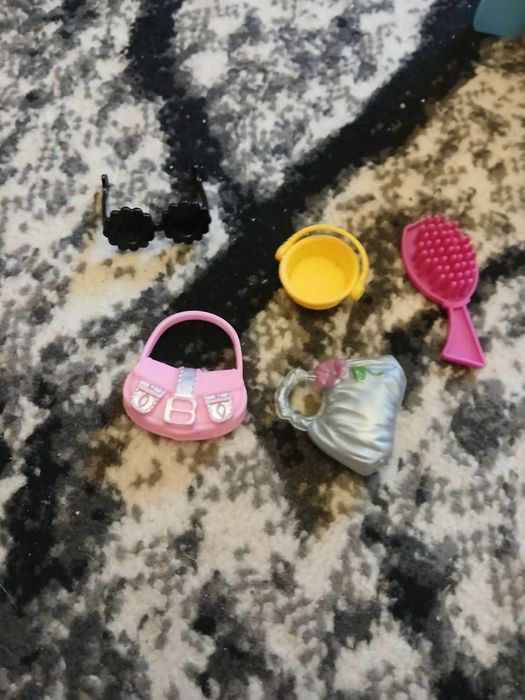 Duży domek drewniany dla lalek Barbie z wyposażeniem + 7 Lalek Barbie