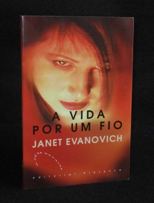 Livro A Vida por um fio Janet Evanovich