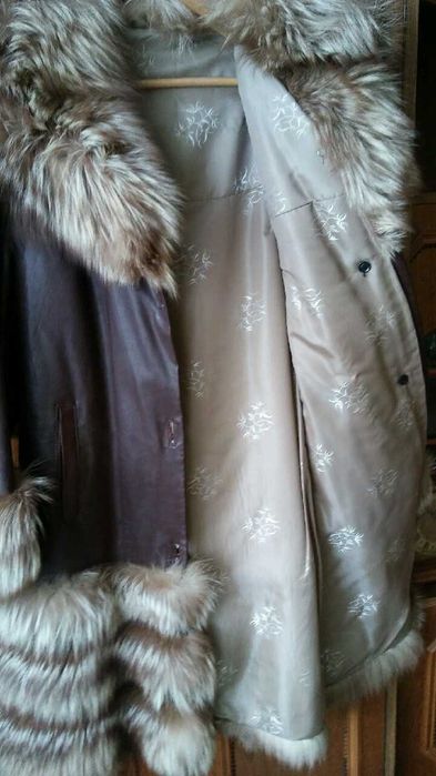 Piękny ocieplany skórzany płaszcz z lisem rozmiar M