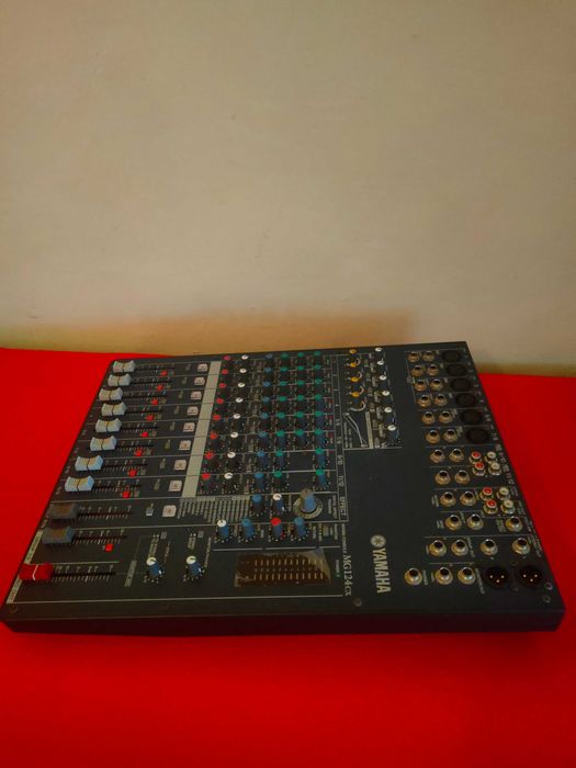 Mesa de mistura Yamaha MG124CX - como nova