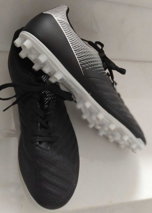 Chuteiras adidas e krispa