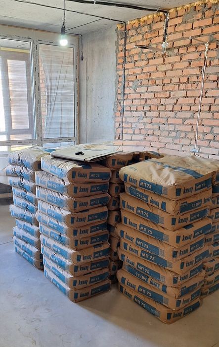 Разгрузка стройматериалов. Грузчик.