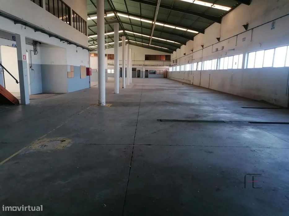 Armazém industrial com 4.830 m2 Gulpilhares